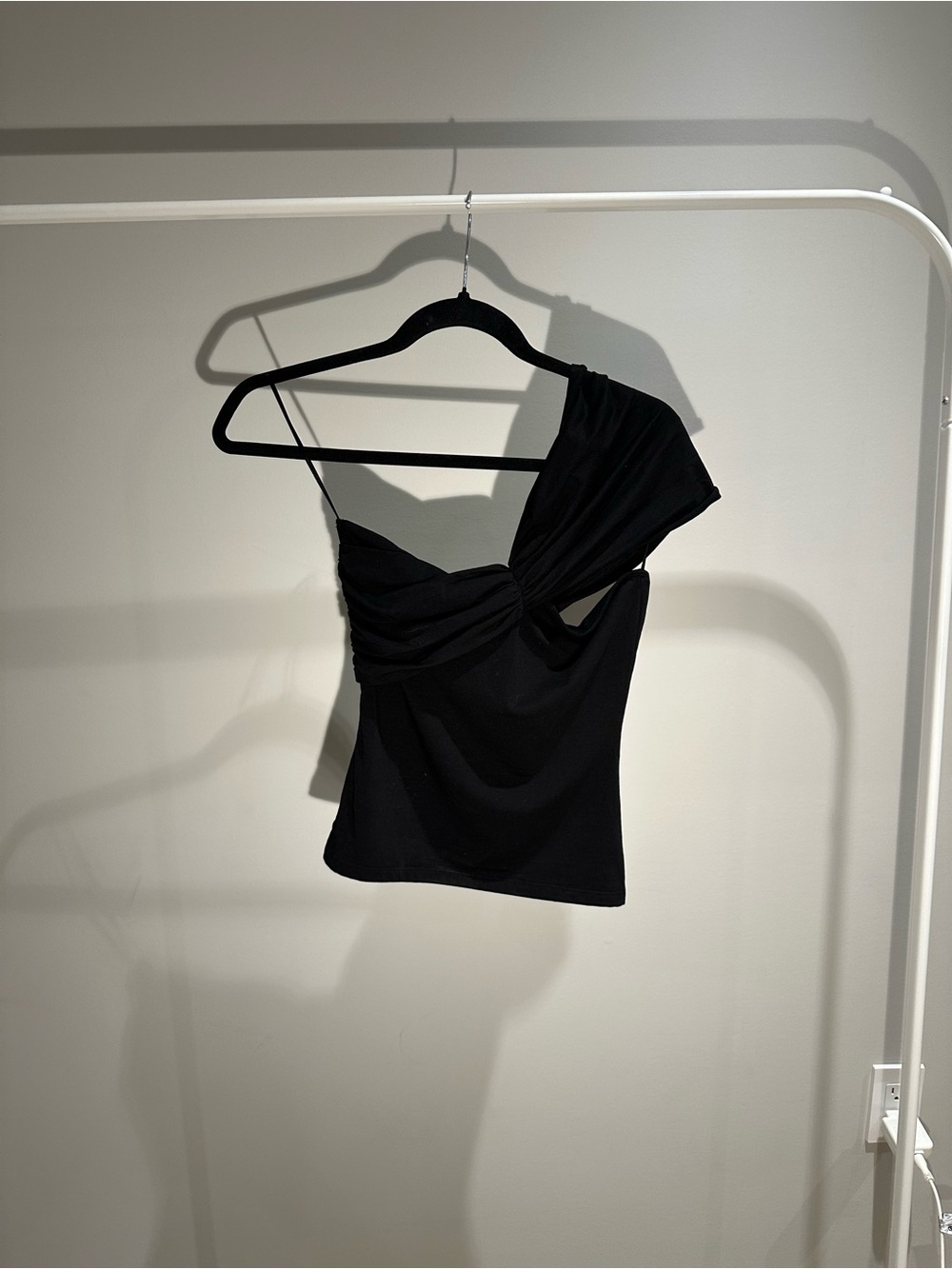 OAK + FORT Black One-Shoulder Cinch-Detail Camisole
